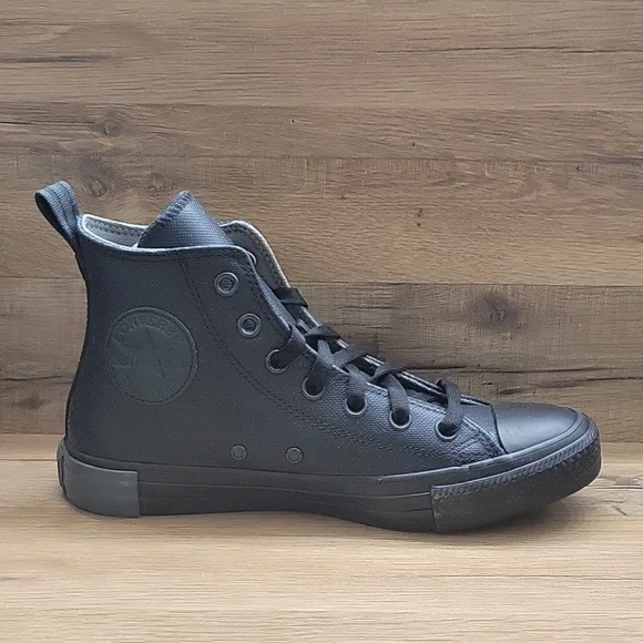 Converse High top Brand new in the box. - Picture 8 of 13